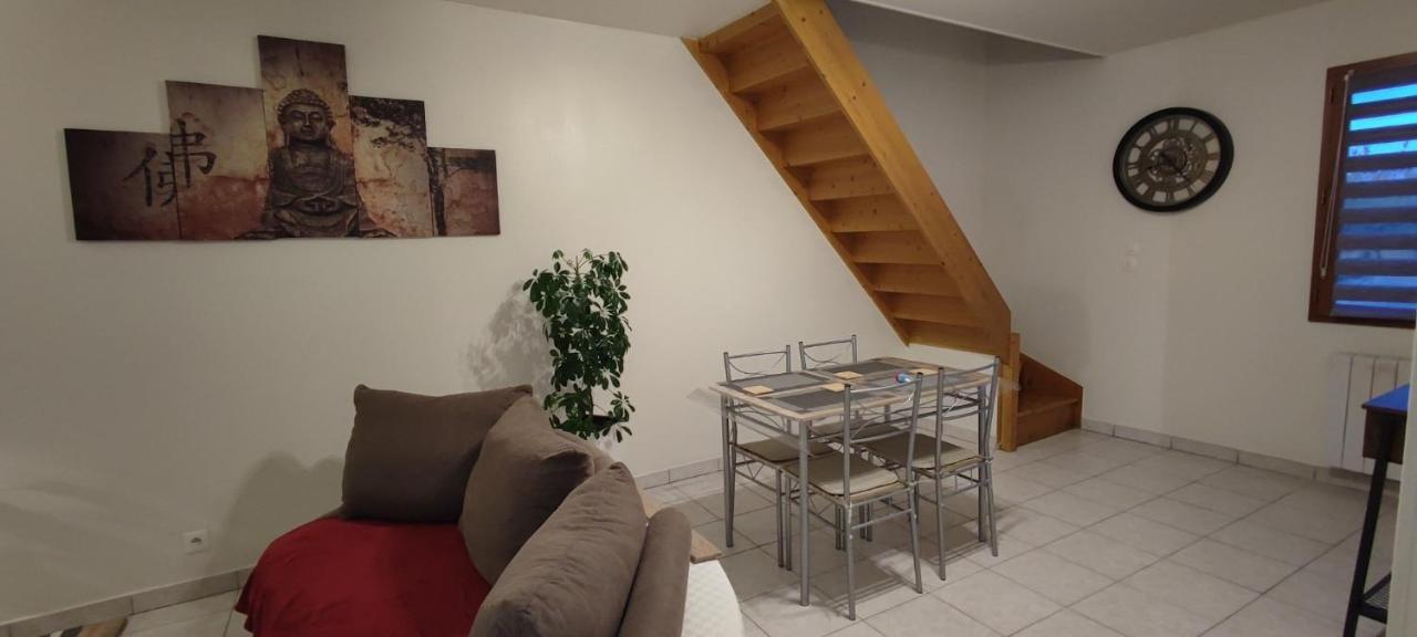 Au Pied Du Chateau 2 Bellegarde-du-Loiret Zimmer foto